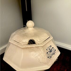 McCoy/Sutton USA Octagon Shaped Covered Casserole Serving Dish‎